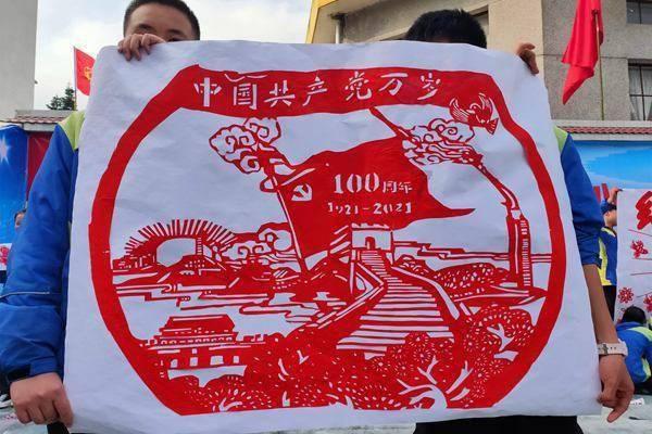 甜美奥莉吃甜点