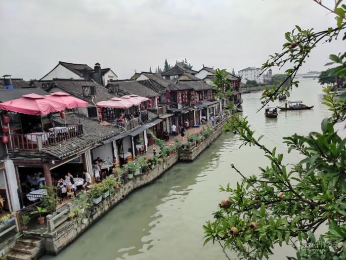 救援受困的小恐龙